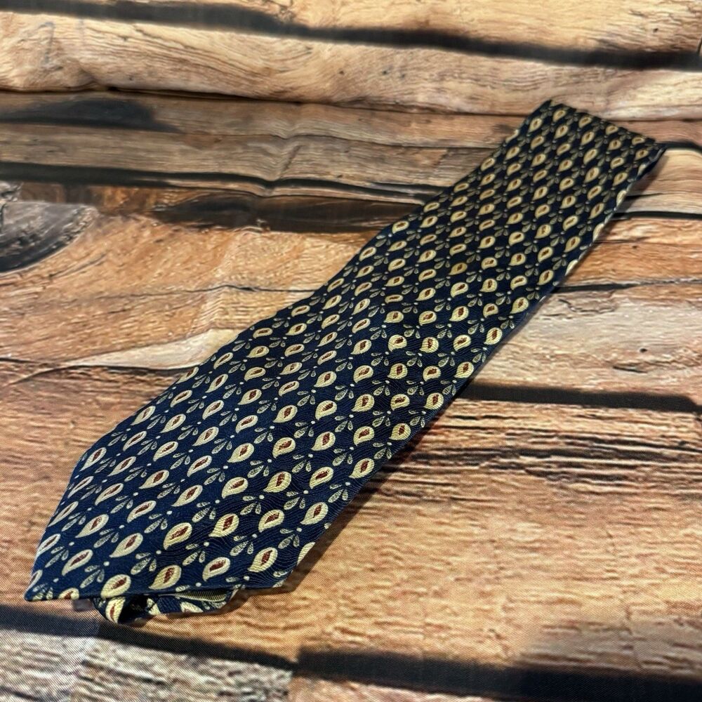 Geoffrey Beene Mens Silk Tie Blue Paisley Gold Teardrop Formal Necktie WPL 4075